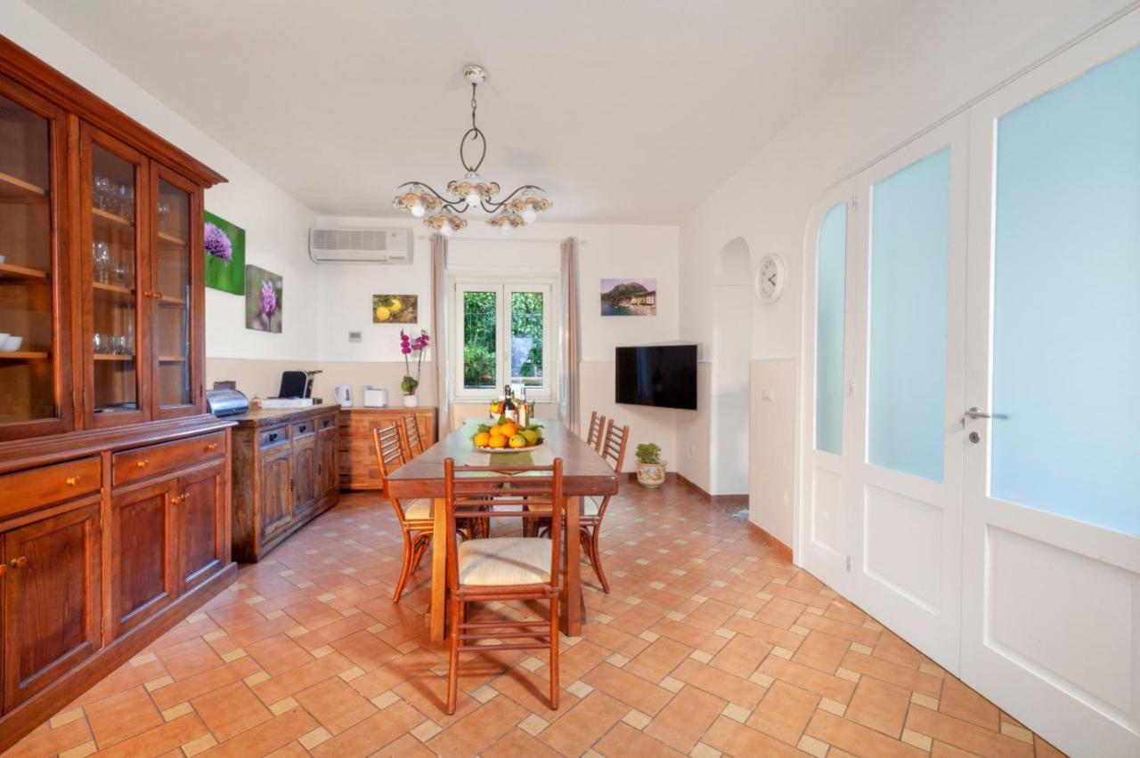 Casa Sorrento, Immerso Nel Verde A Pochi Passi Dal Centro ภายนอก รูปภาพ